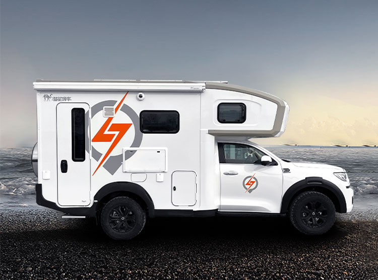 全新自由炮房車(chē)