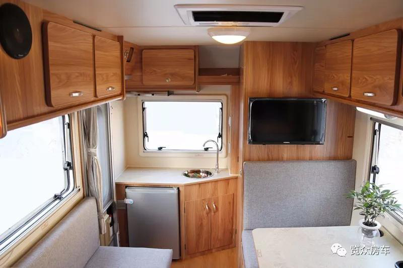 超大床還是國(guó)六汽油四驅(qū)房車(chē),選它沒(méi)錯(cuò) 超大床還是國(guó)六汽油四驅(qū)房車(chē),選它沒(méi)錯(cuò)