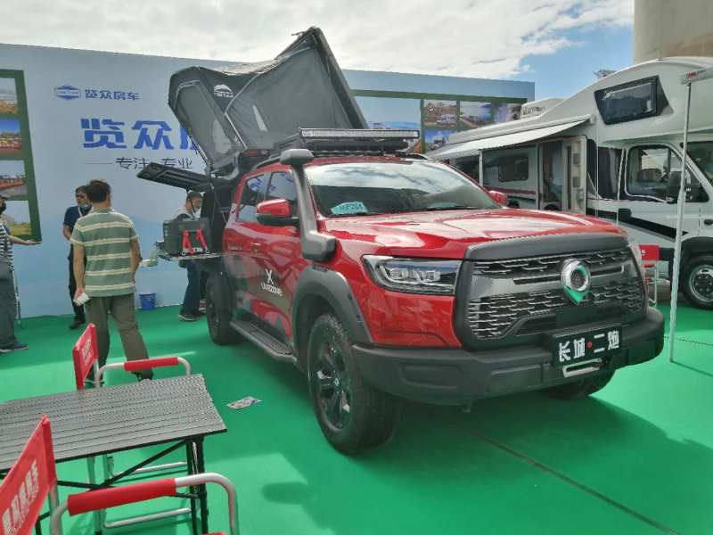 這個展會真的太熱鬧了,這么多人定房車 這個展會真的太熱鬧了,這么多人定房車