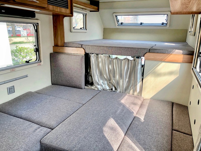 四驅(qū)、兩張超大床人床的房車,看這款 四驅(qū)、兩張超大床人床的房車,看這款