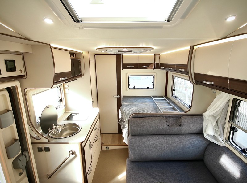 自由炮領(lǐng)銜，引爆成都房車展