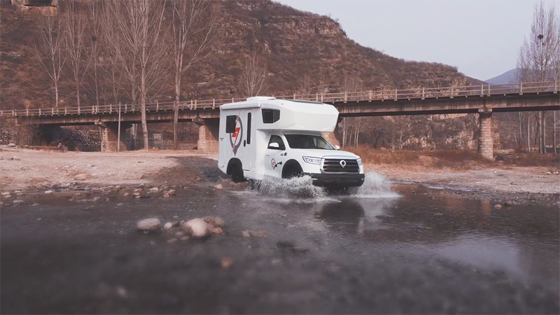 極致動(dòng)力、四驅(qū)越野,樣樣都強(qiáng),就是這款房車 極致動(dòng)力、四驅(qū)越野,樣樣都強(qiáng),就是這款房車