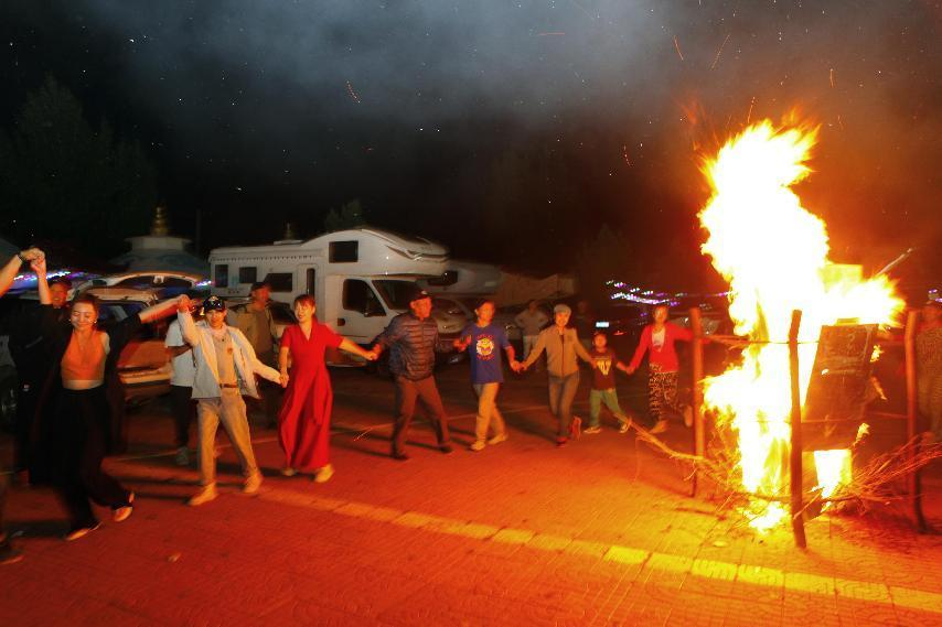 對(duì)酒當(dāng)歌，人生幾何，要盡興就現(xiàn)在！