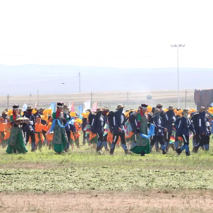 覽眾房車攜手長城炮聯袂出席那達慕3.jpg 覽眾房車攜手長城炮聯袂出席那達慕3.jpg