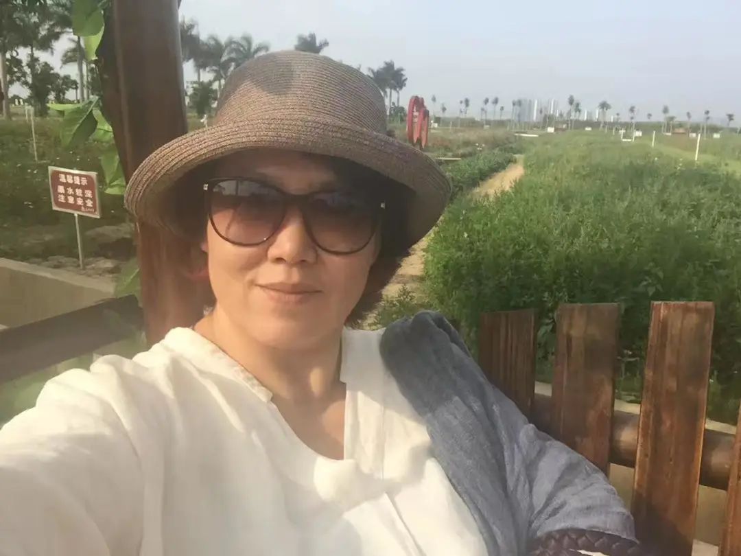 58歲的她，自駕房車旅居，一人兩犬，活成了自己喜歡的樣子