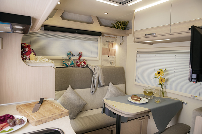 柴油四驅房車，這款還有超大床